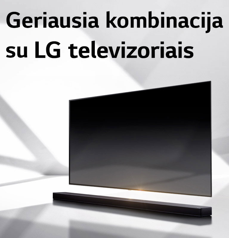 ?Soundbar“ ir televizorius pastatyti ant balt? grind?, o u? j? krenta ?e??lis i? lauko.