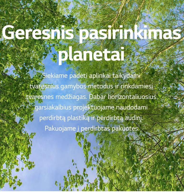 Per vidur? pateiktas ?alias atvaizdas pilnas sodri? med?i? lap? ir dangaus