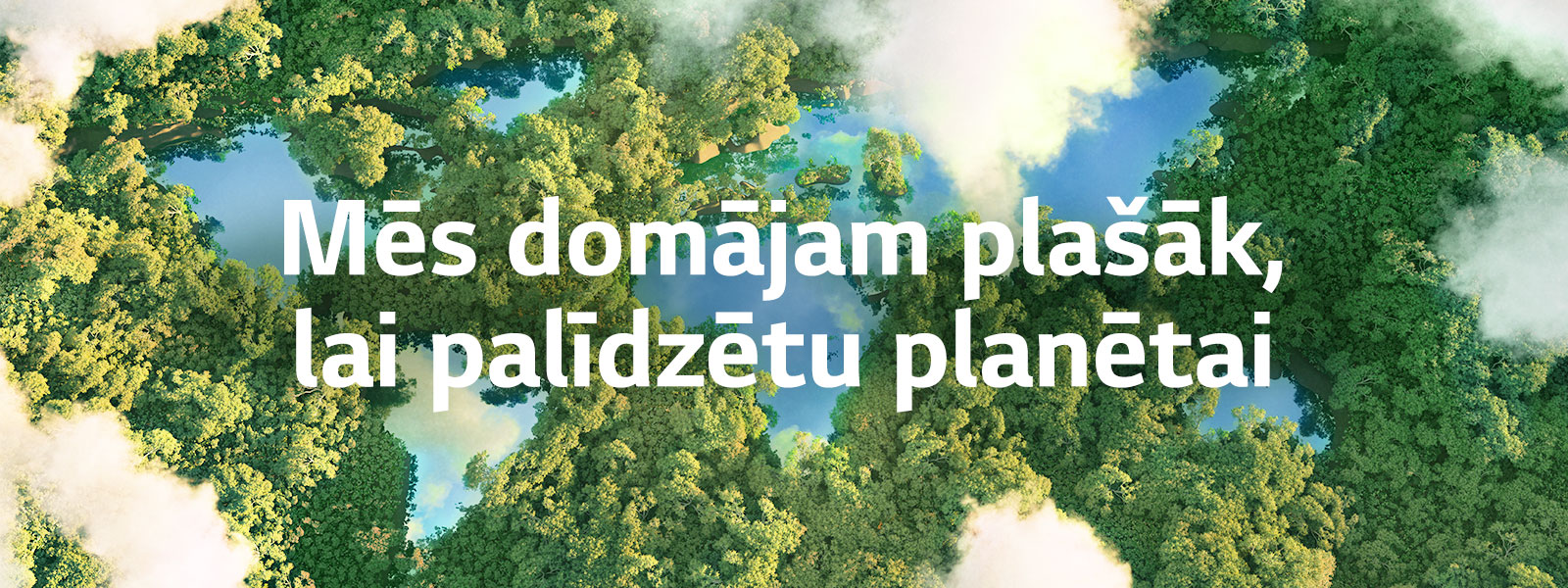 Pla?s skats no aug?as uz za?u me?u, un redzams arī mākonis