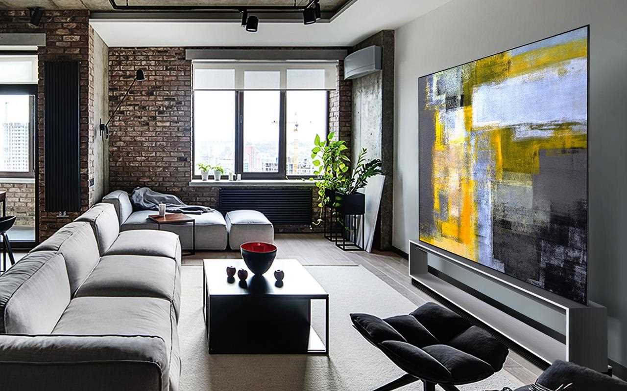 LG 8K televizors rada lielisku mājas kinozāli.