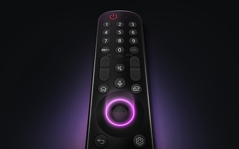 Frigj?r deg fra begrensningene til gammeldagse knapper. LG Magic Remote l?ser opp all den smarte funksjonaliteten til din LG TV med et klikk, rull eller stemmen din.