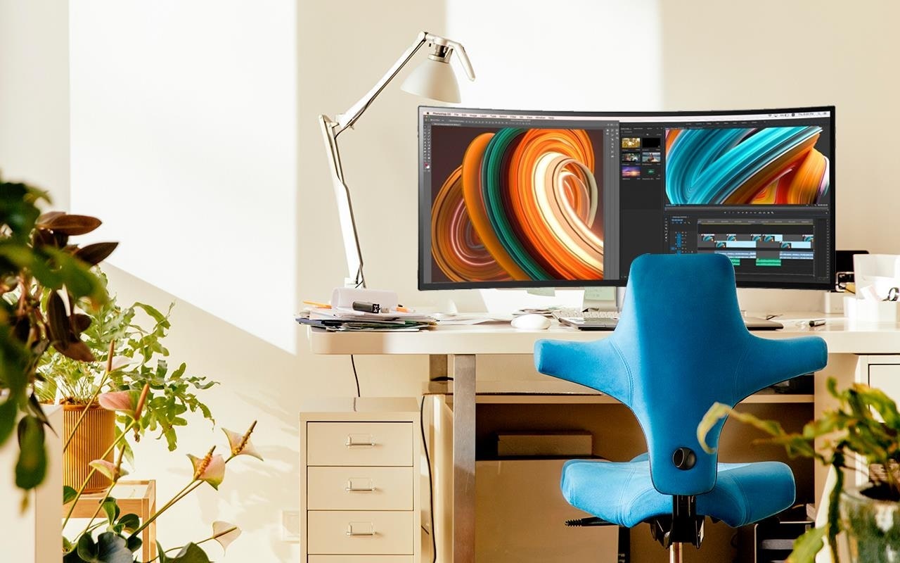Wygodne krzes?o tworzy ergonomiczne stanowisko pracy.