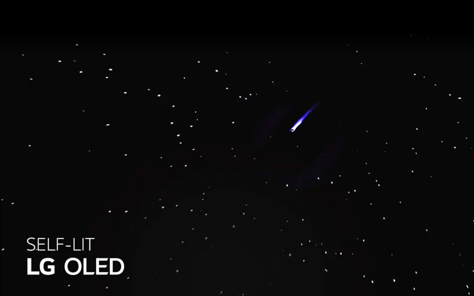 OLED TV samoczynnie pod?wietlone piksele pokazuj? szczegó?y rozgwie?d?onego nocnego nieba.
