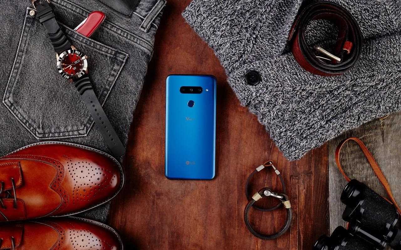 Niebieski LG V40, br?zowe, skórzane brogsy, zegarek , m?skie ubrania