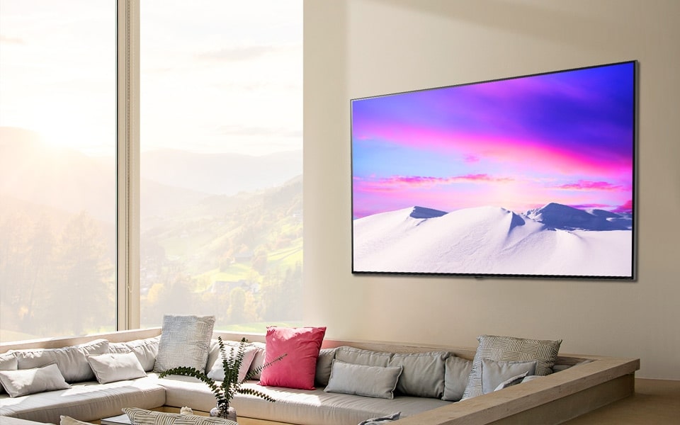 O imagine colorat? din de?ert pe un televizor LG NanoCell cu ecran lat.
