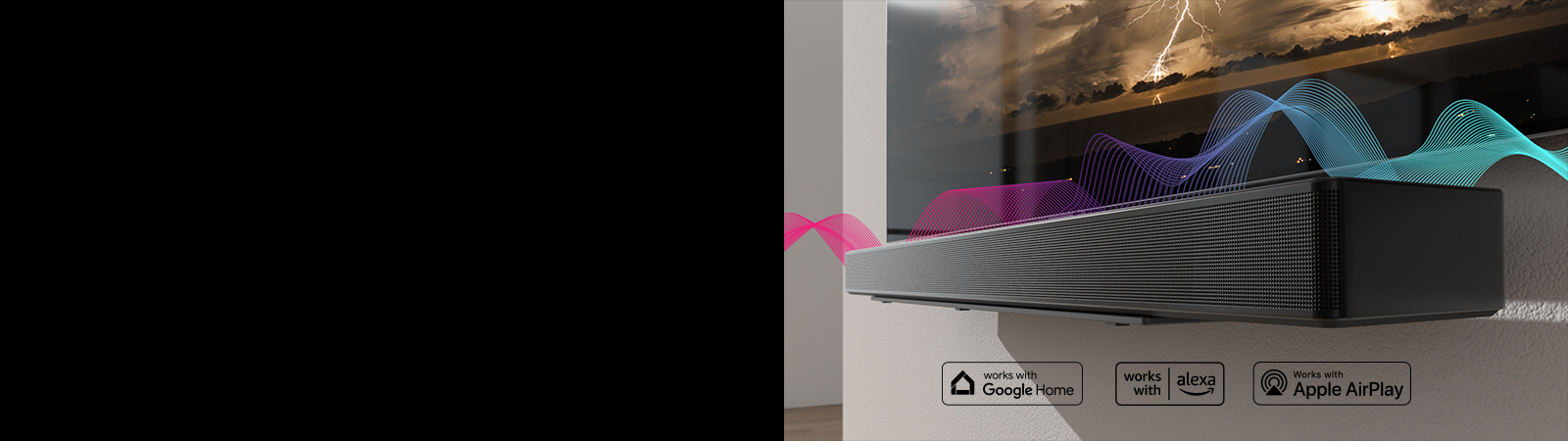 Sound Bar zvu?nik je oka?en na zidu dok se TV nalazi direktno iznad. Zvu?ni talasi prelaze izme?u njih dok menjaju boje iz crvene u plavu.