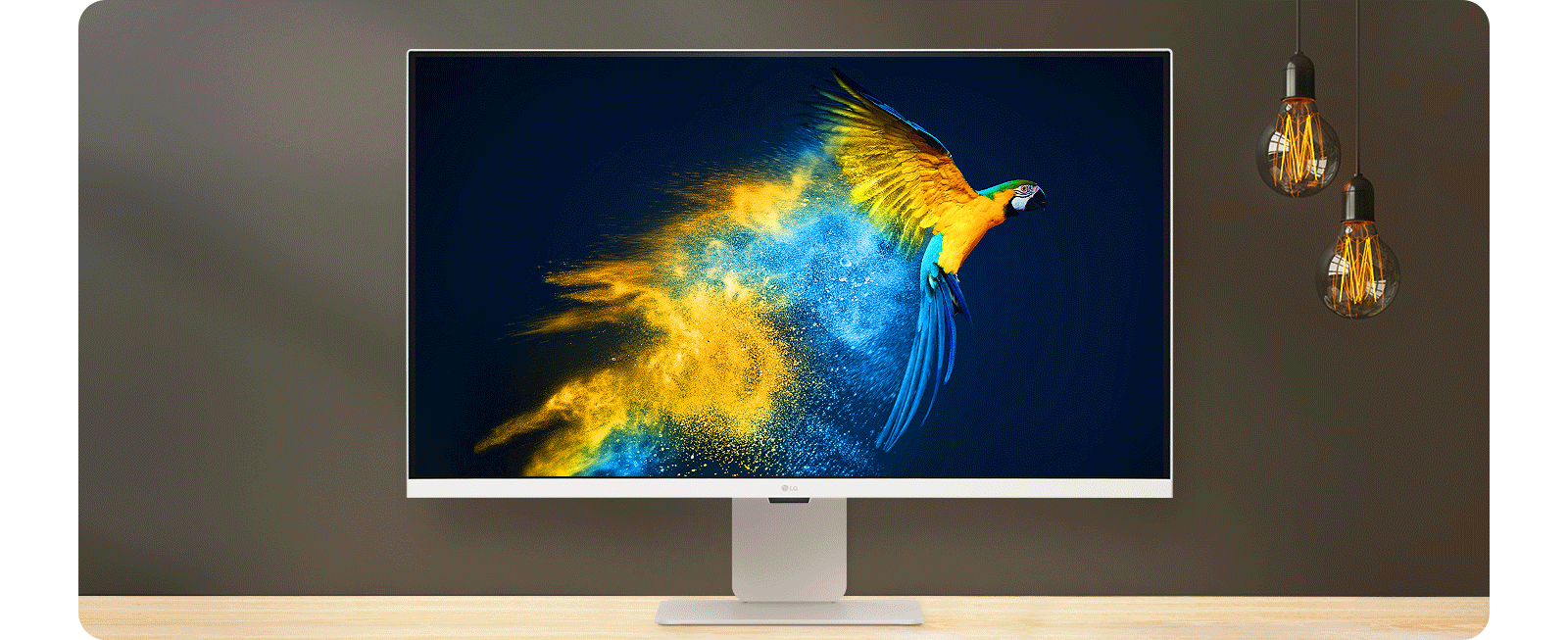 31,5-in?ni UHD 4K IPS ekran.