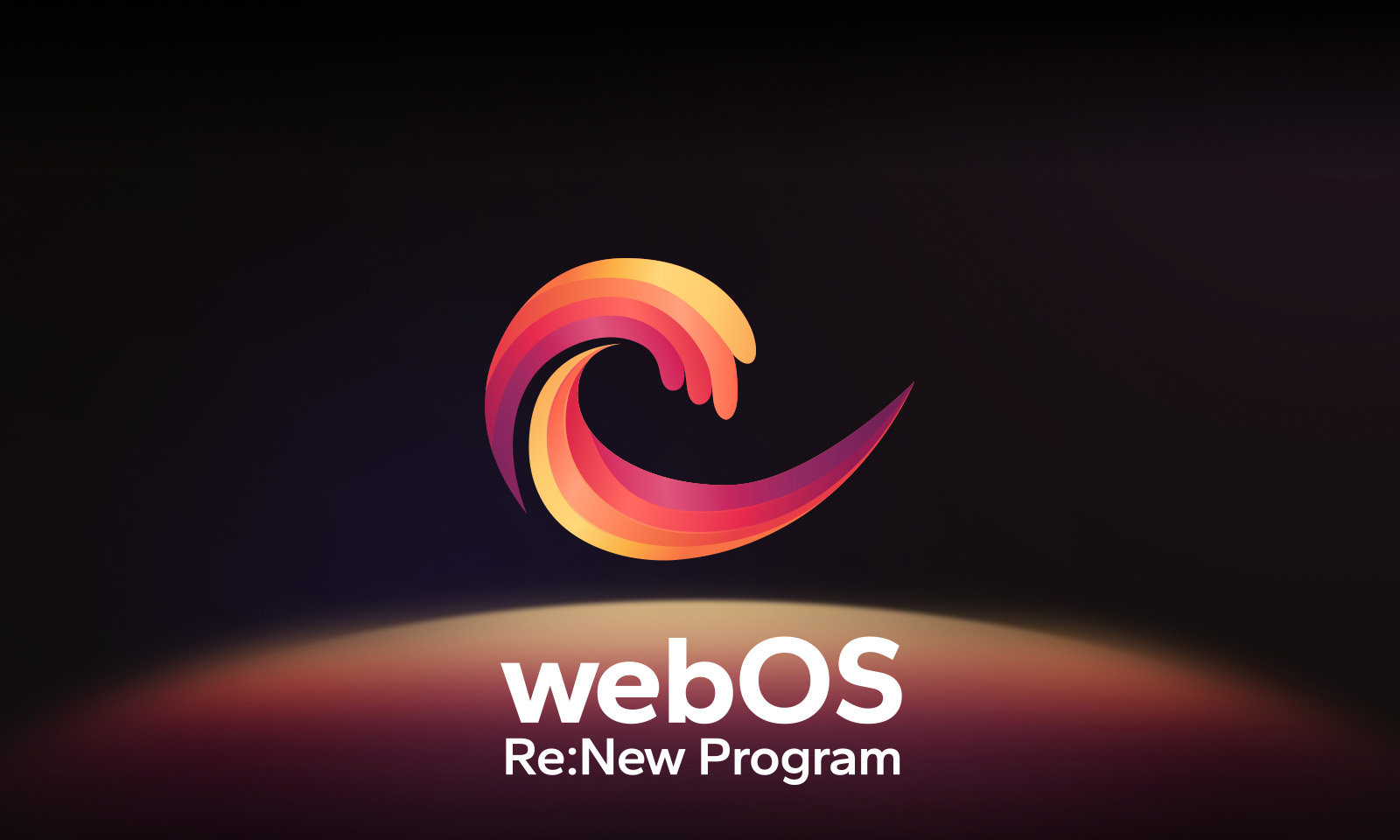 webOS logo lebdi u sredini na crnoj pozadini, dok je prostor ispod njega osvetljen crvenim, narand?astim i ?utim bojama logoa. Ispod logoa su re?i ?webOS Re:New Program”.