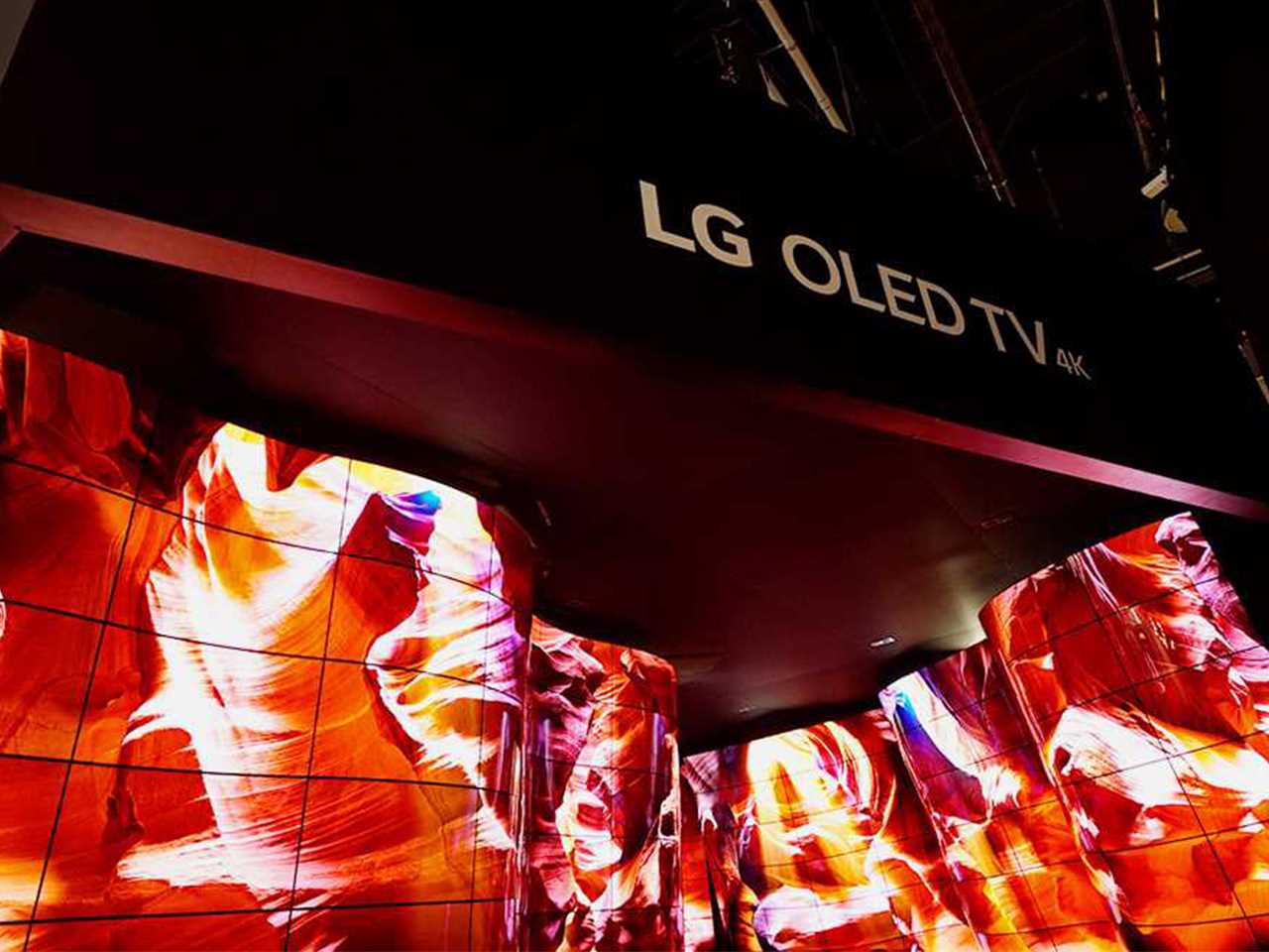 Компания LG представила на выставке электроники CES 2018 величайшие чудеса природы на LG OLED Canyon, состоящим из 246 OLED-экранов