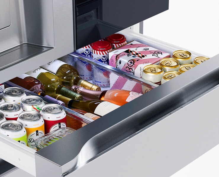 A Full-Convert Drawer is included in the LG InstaView? MyColor? Refrigerator for even more space. 