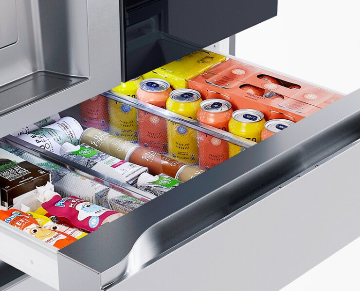 A Full-Convert Drawer is included in the LG InstaView? MyColor? Refrigerator for even more space. 