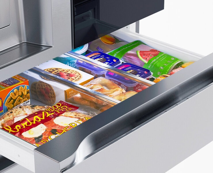 A Full-Convert Drawer is included in the LG InstaView? MyColor? Refrigerator for even more space. 