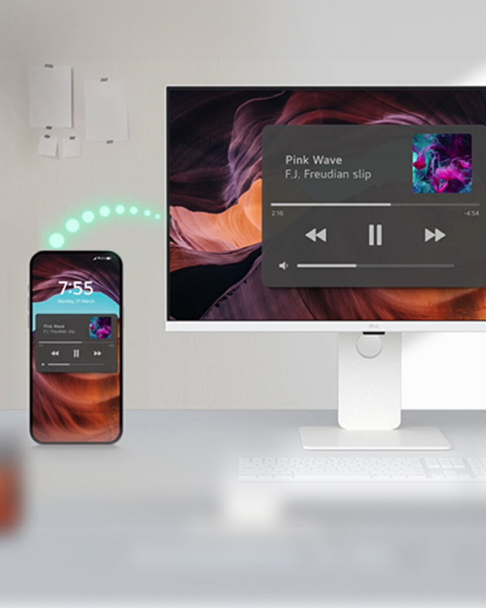 A smartphone is connected directly to the LG MyView Smart Monitor via Bluetooth technology to simultaneously cast the contents of its screen onto the larger view.